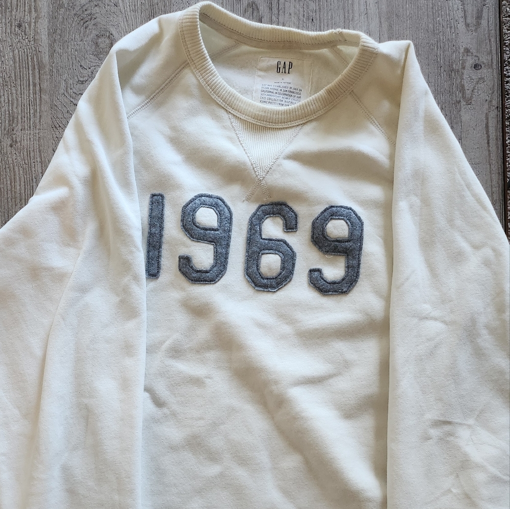 GAP White 1969 long Sleeve Sweater